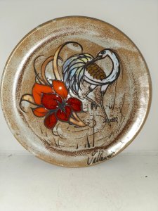 belle assiette à decor de heron signée vallauris en bon etat