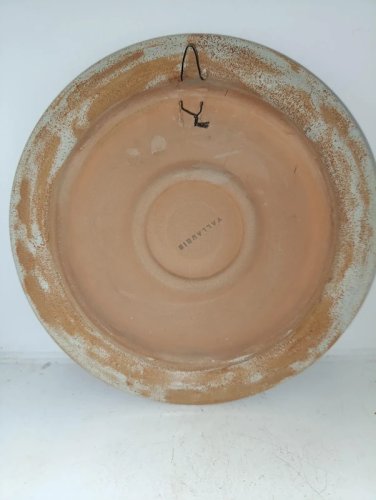 belle assiette à decor de heron signée vallauris en bon etat