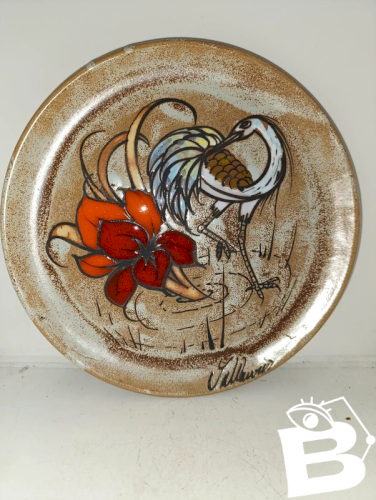 belle assiette à decor de heron signée vallauris en bon etat