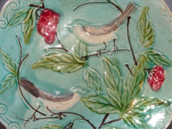 -BELLE ASSIETTE BARBOTINE 2 OISEAUX SUR BRANCHES ARBRES FRUITIERS début XXe   D