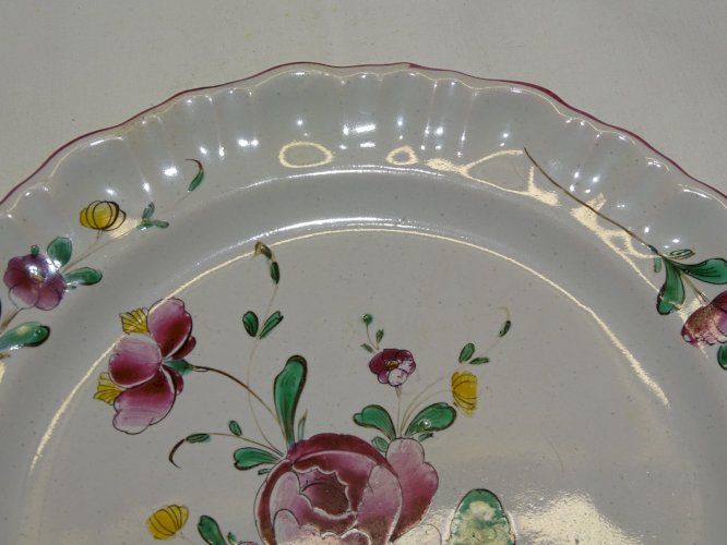 -BELLE ASSIETTE CERAMIQUE DES ISLETTES XVIIIe décor Main COLLECTION VITRINE   D