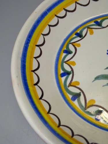 -BELLE ASSIETTE CERAMIQUE XIX/XXe UNE FLEUR BLEUE AU CENTRE COLLECTION DECO  D