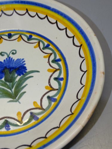 -BELLE ASSIETTE CERAMIQUE XIX/XXe UNE FLEUR BLEUE AU CENTRE COLLECTION DECO  D