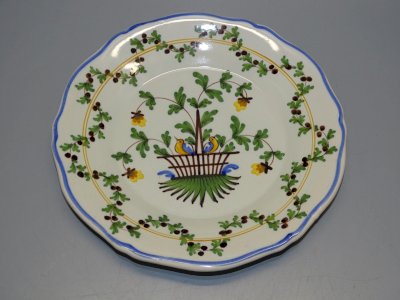- BEAUTIFUL 20th CENTURY CERAMIC PLATE WITH 2 YELLOW/BLUE BIRDS ON A BASKET D