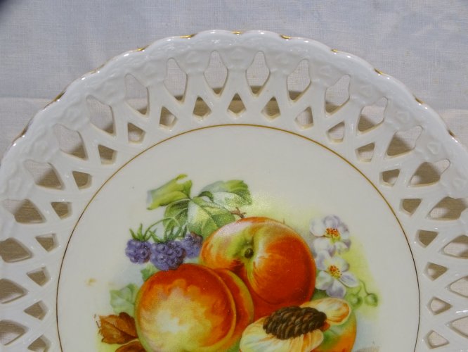 -BELLE ASSIETTE DECORATIVE PORCELAINE AILE AJOUREE COLLECTION DECO XXe   D