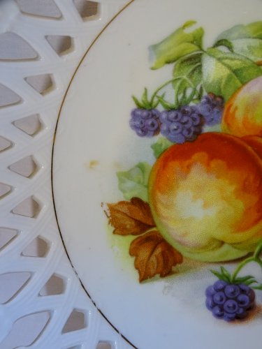 -BELLE ASSIETTE DECORATIVE PORCELAINE AILE AJOUREE COLLECTION DECO XXe   D