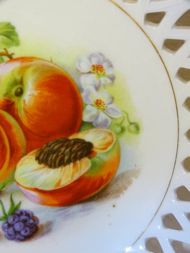 -BELLE ASSIETTE DECORATIVE PORCELAINE AILE AJOUREE COLLECTION DECO XXe   D