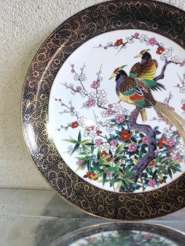 belle assiette en porcelaine asiatique decor floral et doiseaux en bon etat