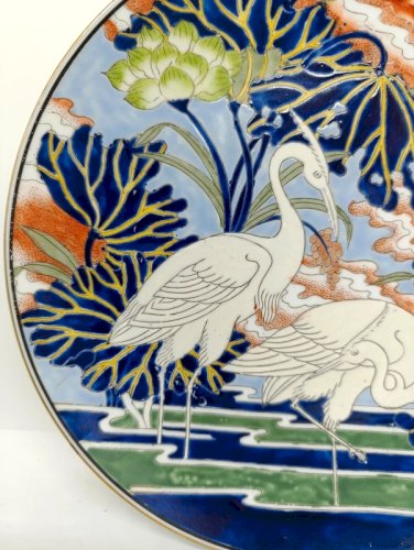 belle assiette peinte a la main fabrication macau à decor floral et animal en bon etat