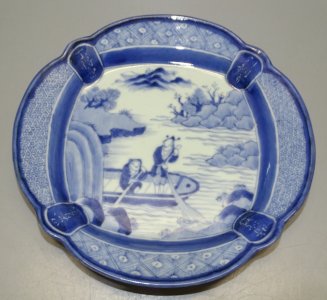 - BELLE ASSIETTE PORCELAINE du JAPON XIXe collection deco Asie VITRINE    D