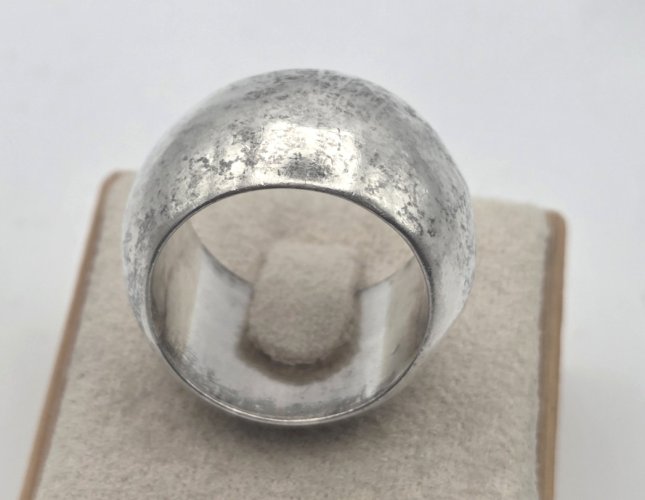 Belle bague bombée en argent massif ^
