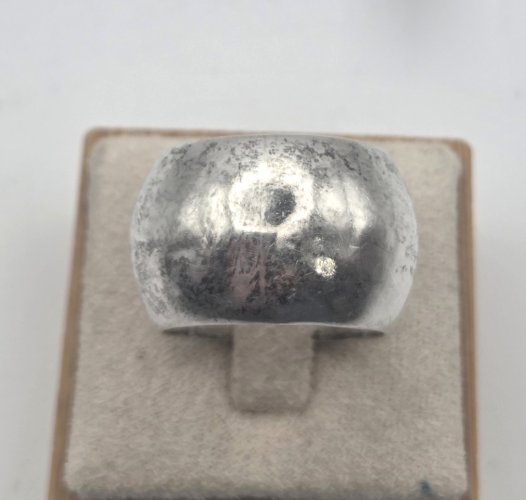 Belle bague bombée en argent massif ^