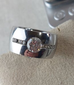 Belle bague, décor strass, en métal argenté, Ring Rush ^