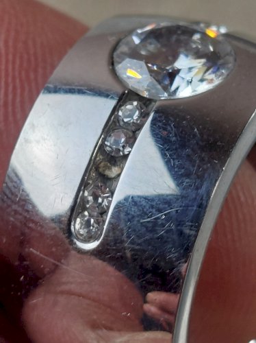 Belle bague, décor strass, en métal argenté, Ring Rush ^