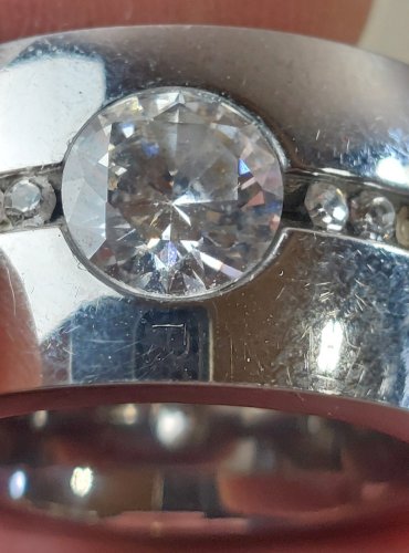 Belle bague, décor strass, en métal argenté, Ring Rush ^