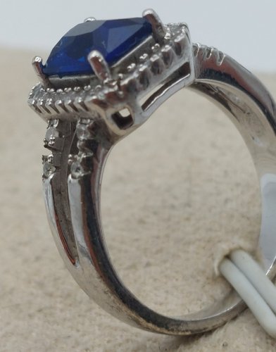 Belle bague en argent massif, pierre bleue