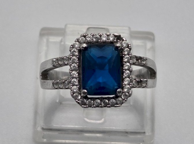 Belle bague en argent massif, pierre bleue