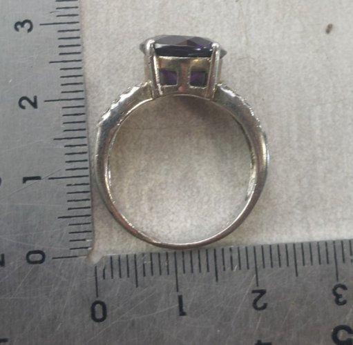 Belle bague pierre mauve et strass, en argent massif ^