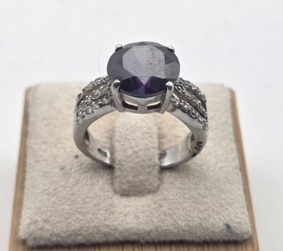 Belle bague pierre mauve et strass, en argent massif ^
