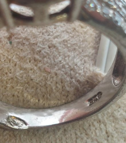 Belle bague pierre mauve et strass, en argent massif ^