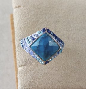Beautiful ring, stone, rhinestones, and blue enamel, in solid silver, Sigal.