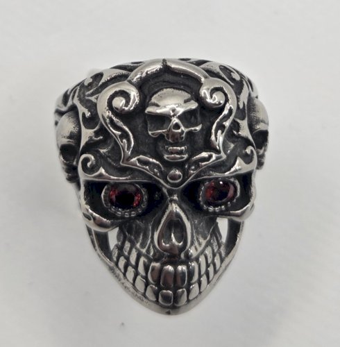 Belle bague, tête de mort / crane, en métal argenté ^