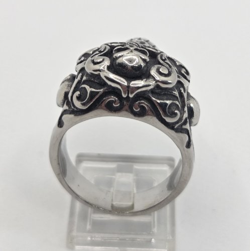 Belle bague, tête de mort / crane, en métal argenté ^