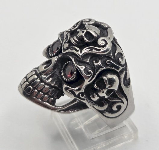 Belle bague, tête de mort / crane, en métal argenté ^