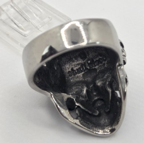 Belle bague, tête de mort / crane, en métal argenté ^