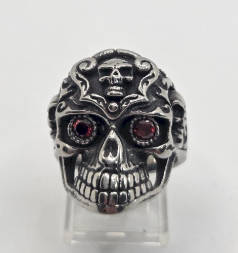 Belle bague, tête de mort / crane, en métal argenté ^