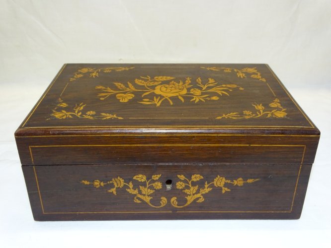 - BELLE BOITE COFFRET A BIJOUX CHARLES X XIXe MARQUETERIE FLEURS & VOLUTES    D
