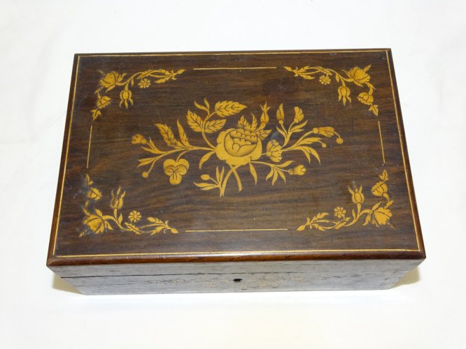 - BELLE BOITE COFFRET A BIJOUX CHARLES X XIXe MARQUETERIE FLEURS & VOLUTES    D