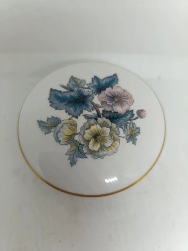 belle bonbonniere anglaise en porcelaine royal worcester en bon etat