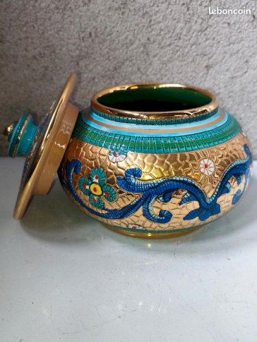 Belle bonbonniere avec dorure style bizantin en bon etat