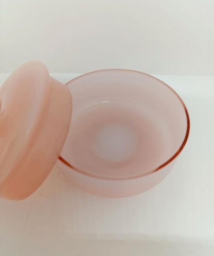 Belle bonbonnière en opaline rose avec poignee blanche en bon etat (made in chiner)