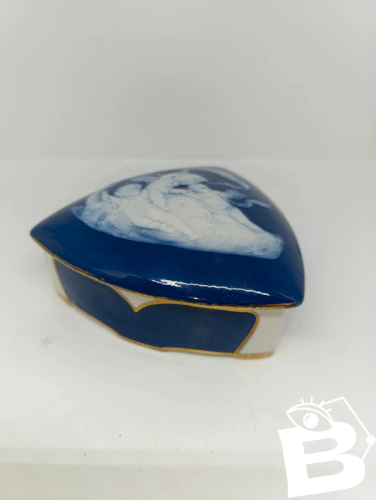belle bonbonnière en porcelaine de Limoges style Art Nouveau  1ère moitié du XXème