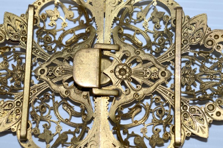 -BELLE BOUCLE de CEINTURE ART NOUVEAU en  LAITON doré  Perles émaillées Fin XIX
