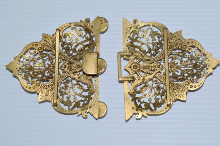 -BELLE BOUCLE de CEINTURE ART NOUVEAU en  LAITON doré  Perles émaillées Fin XIX