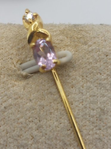 Belle broche / épingle, en métal doré et strass