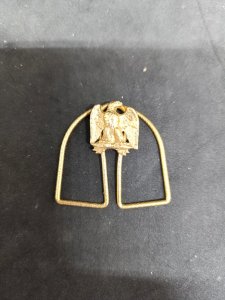 beautiful brooch or eagle-style empire pin in gold plate in good condition
