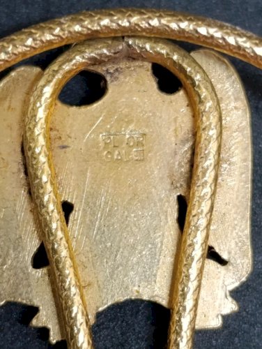 belle broche ou pince a decor daigle style empire en plaque or en bon etat