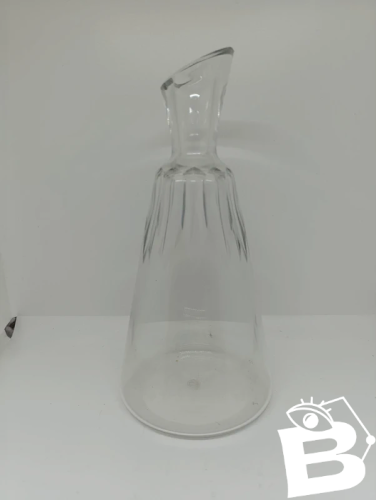 belle carafe en cristal de baccarat en bon etat