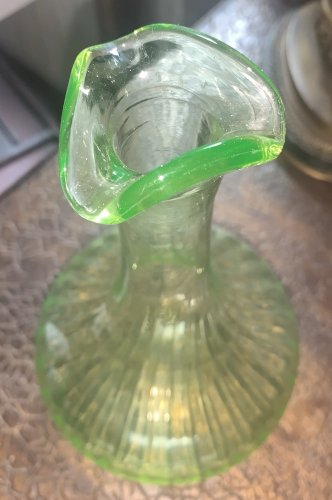 Belle carafe en verre ouraline 1920's