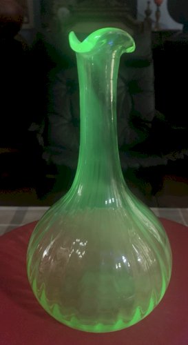 Belle carafe en verre ouraline 1920's