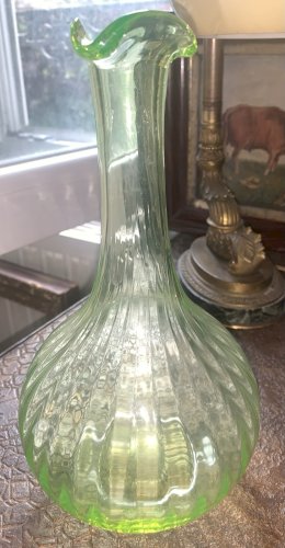 Belle carafe en verre ouraline 1920's