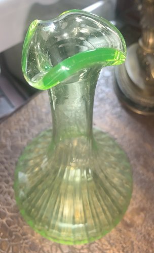 Belle carafe en verre ouraline 1920's