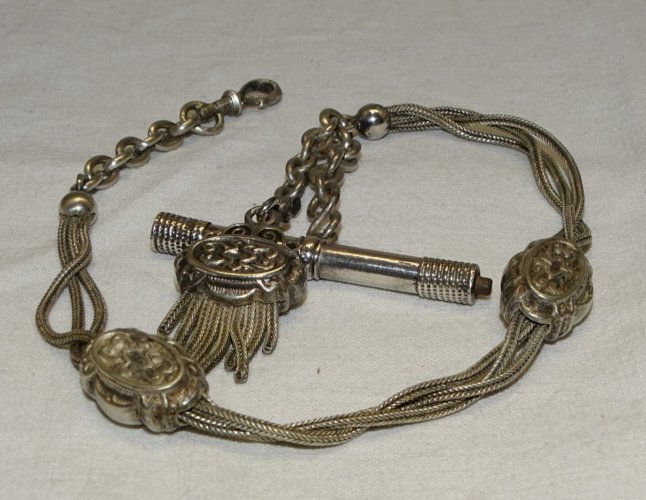 -BELLE CHAINE DE MONTRE A GOUSSET EN ARGENT Poinçon Sanglier Clé FIXE     D