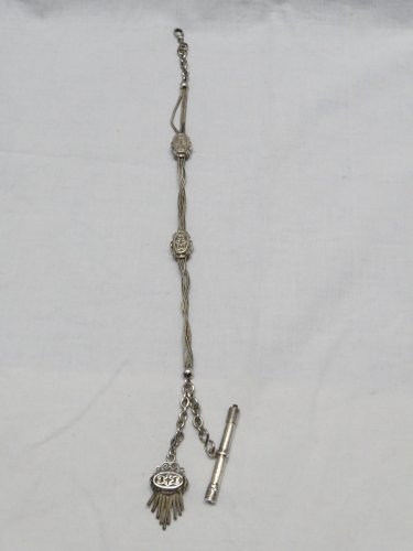 -BELLE CHAINE DE MONTRE A GOUSSET EN ARGENT Poinçon Sanglier Clé FIXE     D