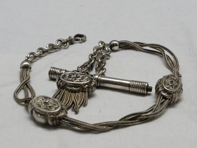 -BELLE CHAINE DE MONTRE A GOUSSET EN ARGENT Poinçon Sanglier Clé FIXE     D