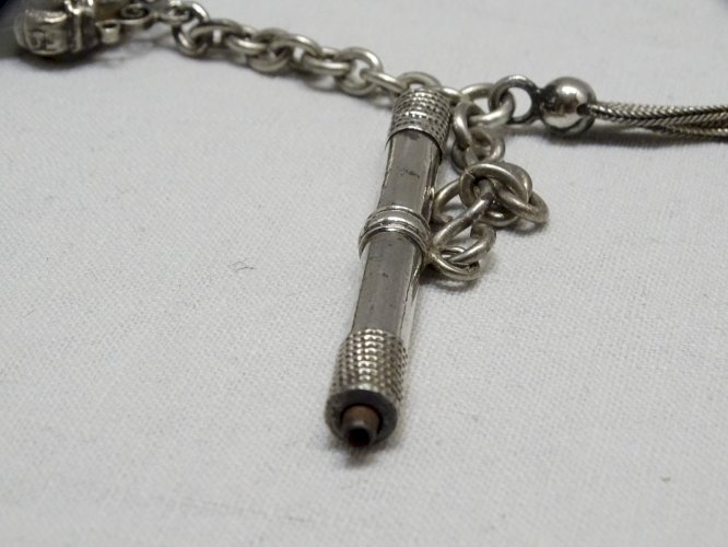 -BELLE CHAINE DE MONTRE A GOUSSET EN ARGENT Poinçon Sanglier Clé FIXE     D
